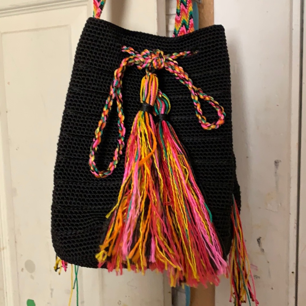 Bello morral tejido a mano